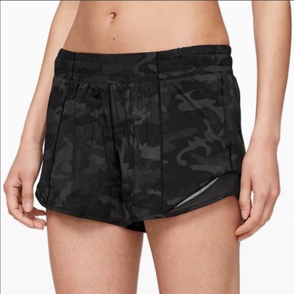 Lululemon Hotty Hot Short Camo size 8 tall, 4”